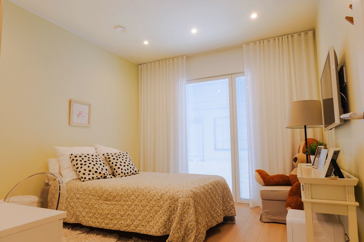 KANTTI 023W 9W in camera da letto, colore della luce bianco caldo.